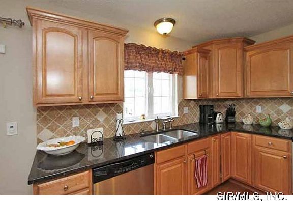 3rd image of 137 Stonebridge Crossing Dr