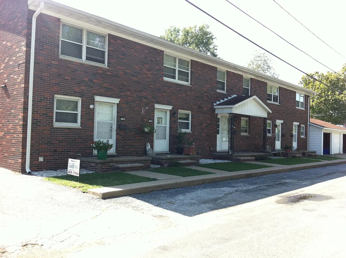Photo 2 of 12 - 708 1st St #708 - East Alton, IL Building Photo - 708 1st St #708