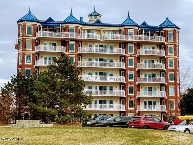 1st image of 200 Lake St