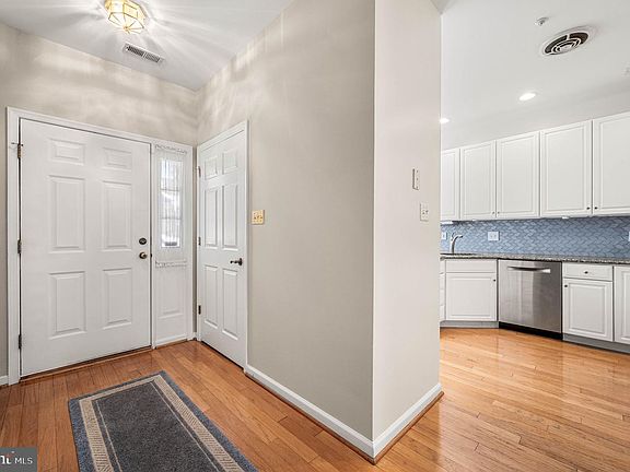 4th image of 1291 Country Club Dr