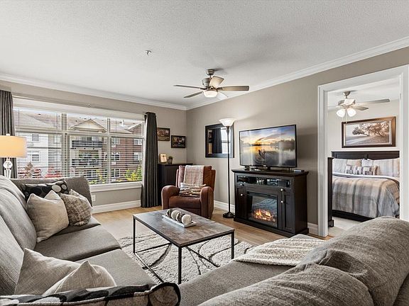 3rd image of 45769 Stevenson Rd #317