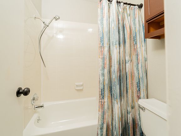 4th image of 2640 Gwendolyn Ln #B