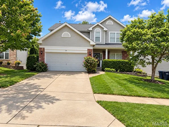 39 Upper Bluffs View Ct, Eureka, MO 63025