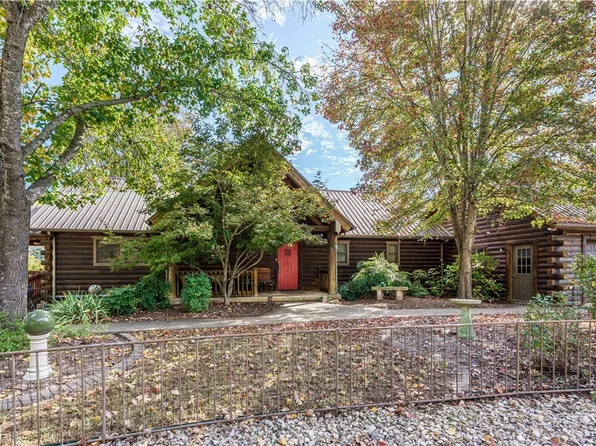 23 White Oak Dr, Holiday Island, AR 72631