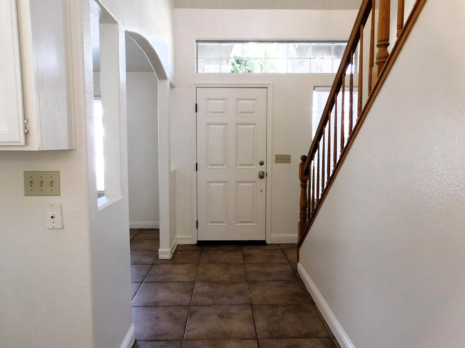 3 bed, 1637 sqft, $2,450 — Photo 2