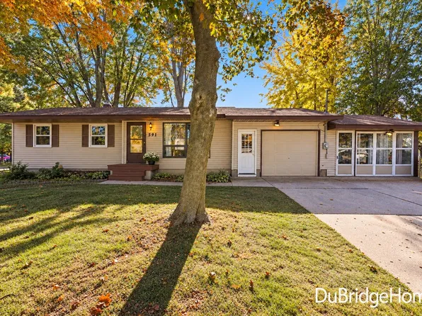 591 Fairway Dr NW, Grand Rapids, MI 49534