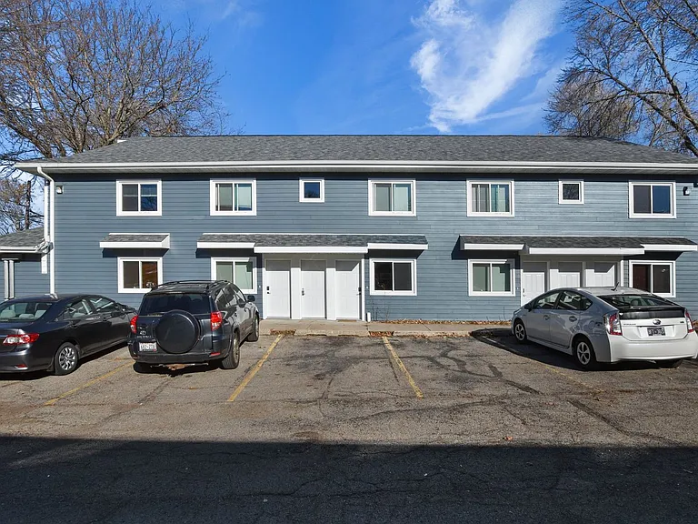 1207 E Wilson St — Photo 24