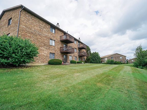 3rd image of 30 Providence Dr APT 1