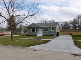 208 E 8th St, Harvard, NE 68944