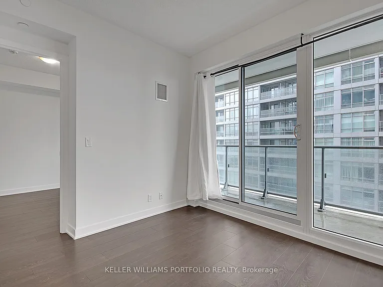 2221 Yonge St #1106 — Photo 10