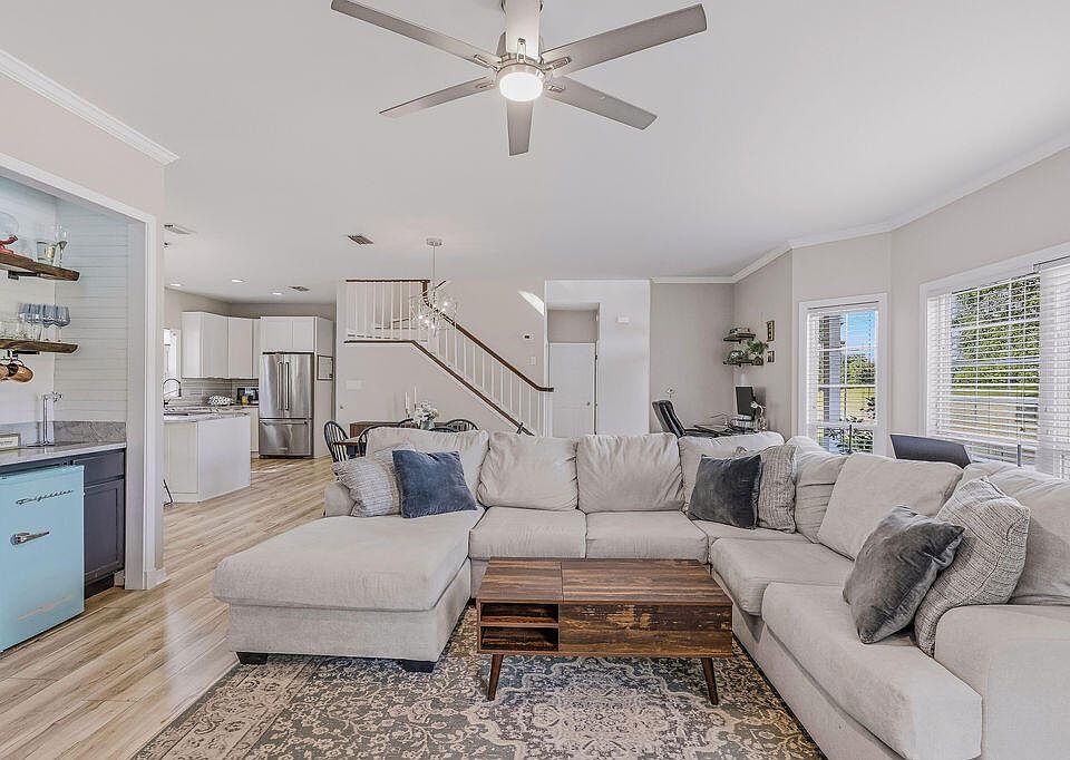 1st image of 895 Shalimar Ct