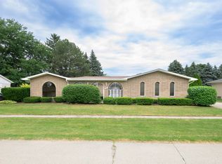47336 Westlake Dr, Shelby Township, MI