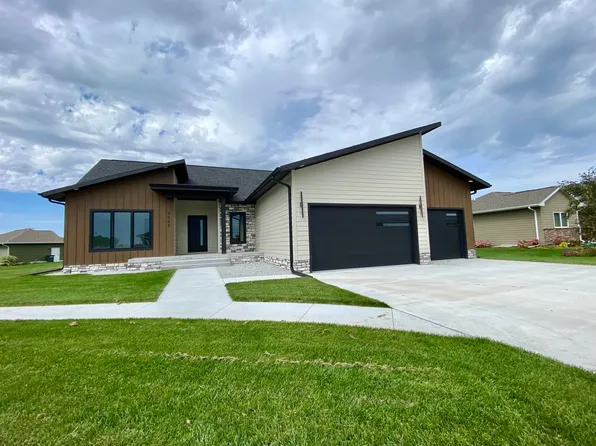 5007 Jordan Way, Hastings, NE 68901