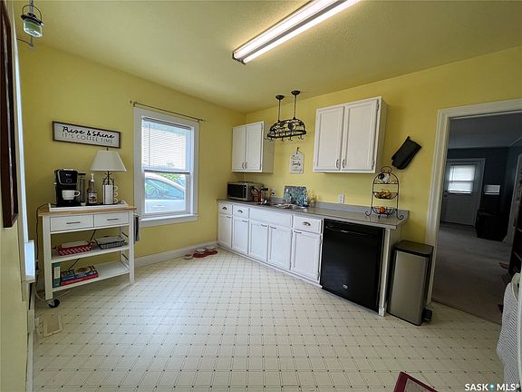 3rd image of 273 2nd Avenue W