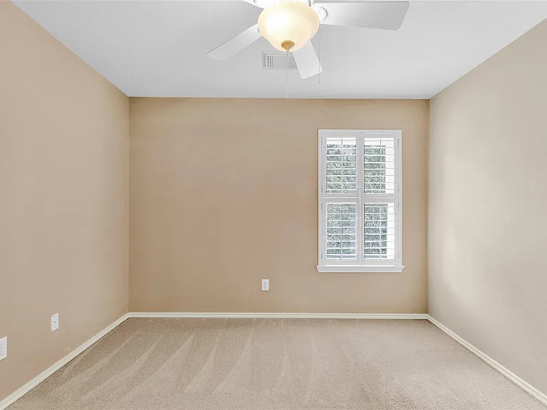 31 N Walden Elms Cir — Photo 16