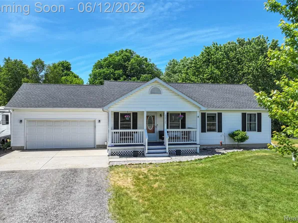 5825 Cobblestone Dr, North Branch, MI 48461