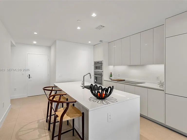 700 NE 24th St #2602 — Photo 3