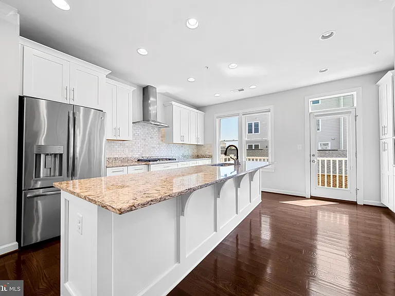 1121 S Lincoln St — Photo 5