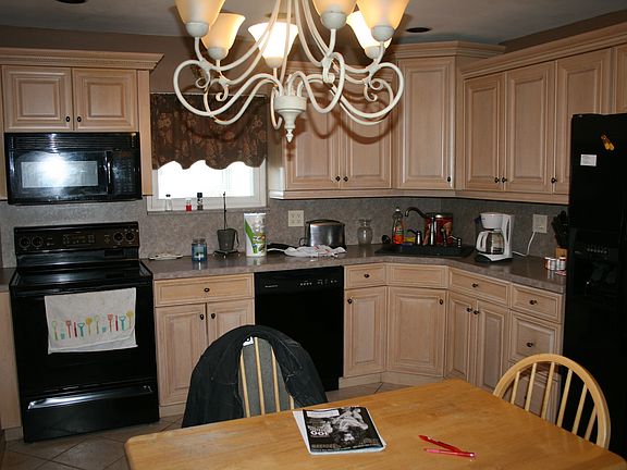 Large Eat-in Kitchen