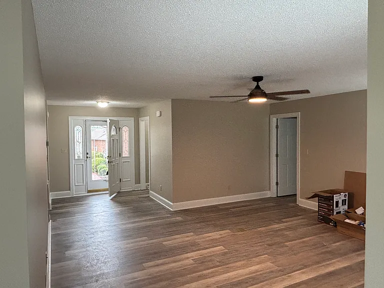 Foyer / Living Room