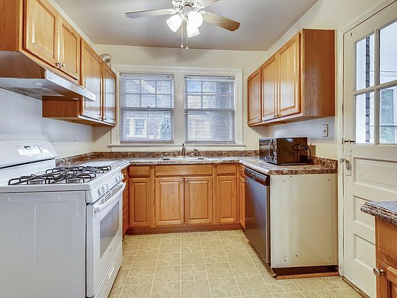 5th image of 916 N Garfield St #B
