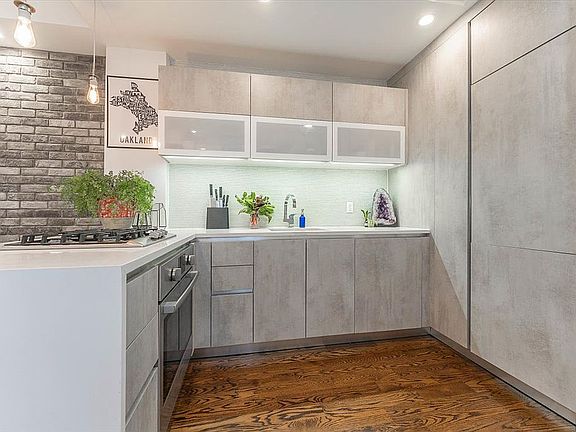 4th image of 668 Halsey St #2