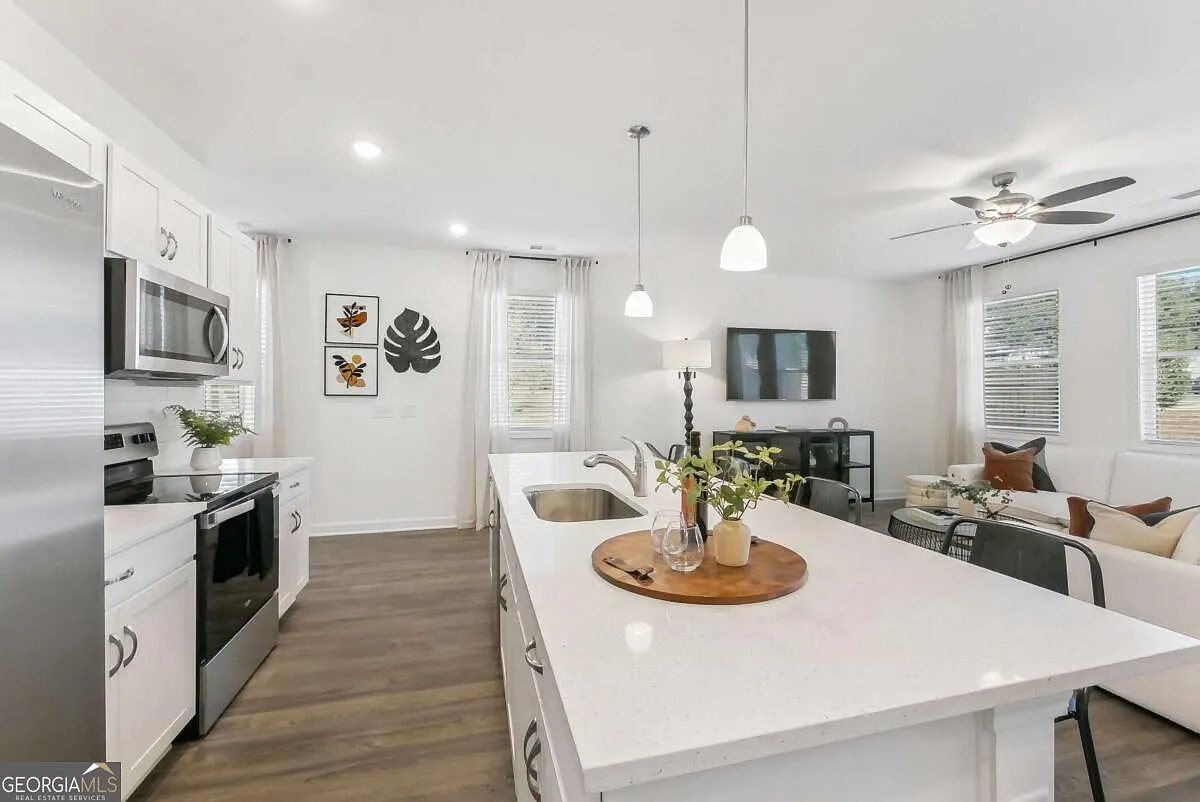 3 bed, 2.5 bath, 1805 sqft, $2,195 — Photo 3