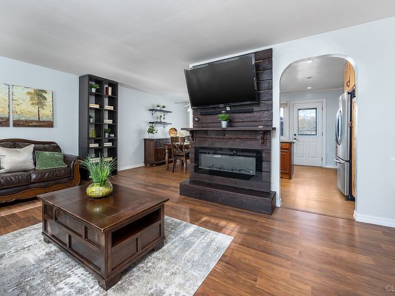 3rd image of 781 Yorkshire Dr