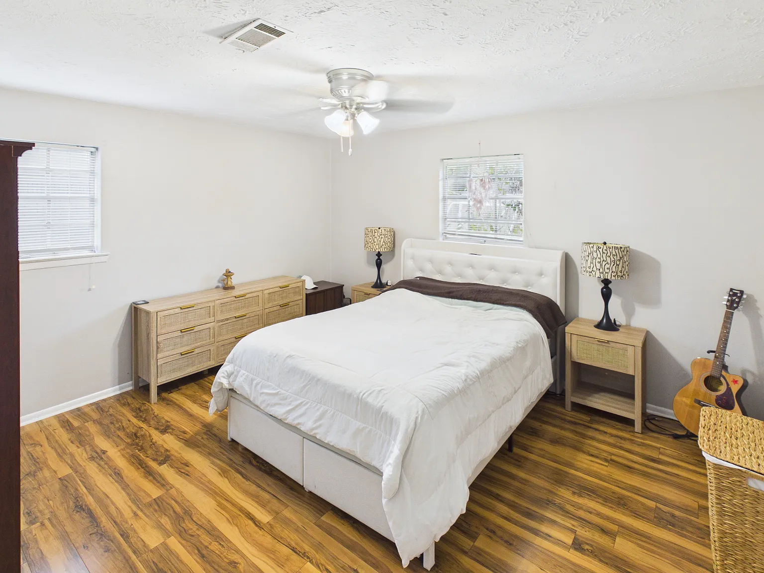 3 bed, 1.5 bath, 1424 sqft, $1,950 — Photo 4