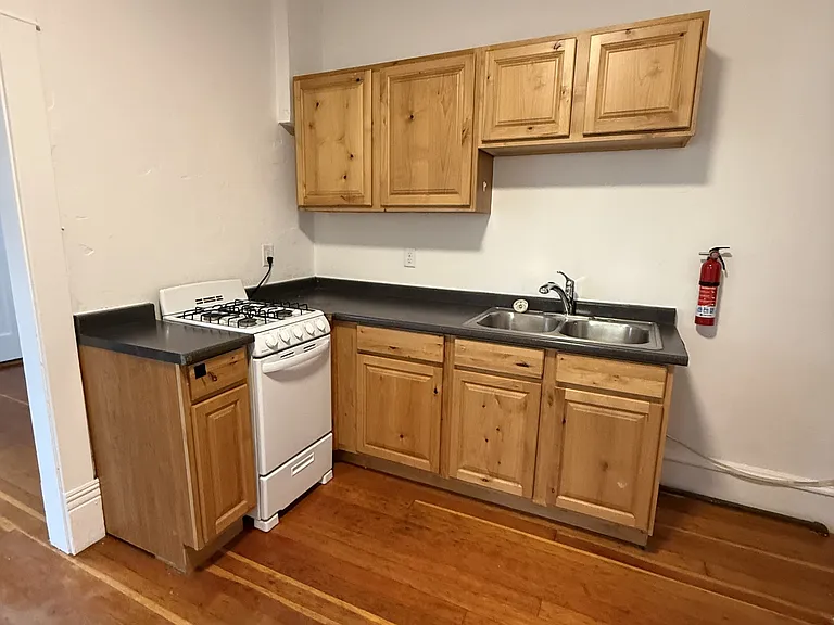 308 E Callender St — Photo 10