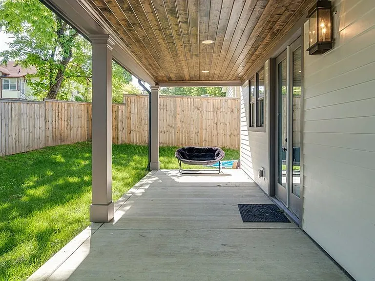1011B S Douglas Ave — Photo 17