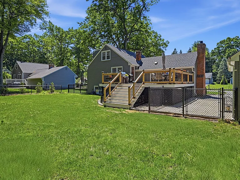 62 N Circle Dr — Photo 25