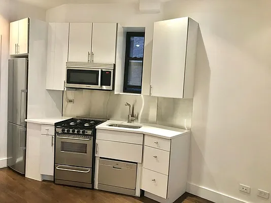 Rented by Vertical Real Estate LLC | media 5