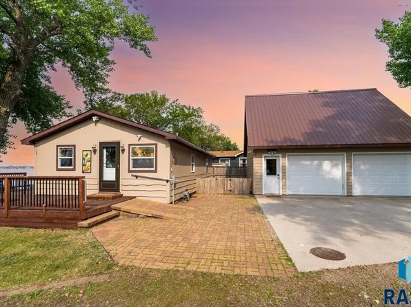 6721 Wentworth Park Dr, Wentworth, SD 57075