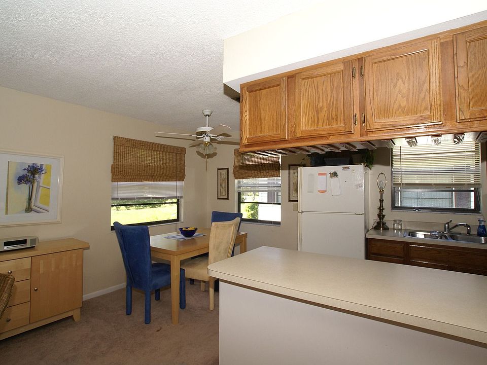eat in area in the kitchen