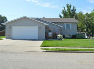 525 13th Ave SW, Aberdeen, SD 57401