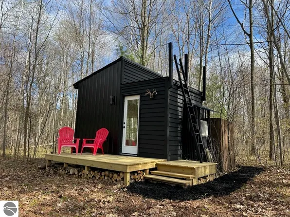 3755 S Wieman Rd, Beaverton, MI 48612