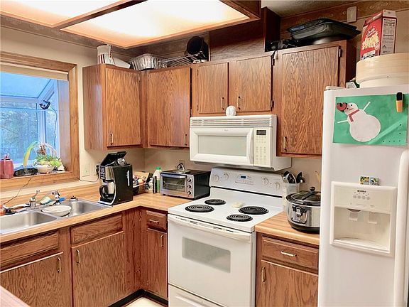 5th image of 47 Celtic Dr