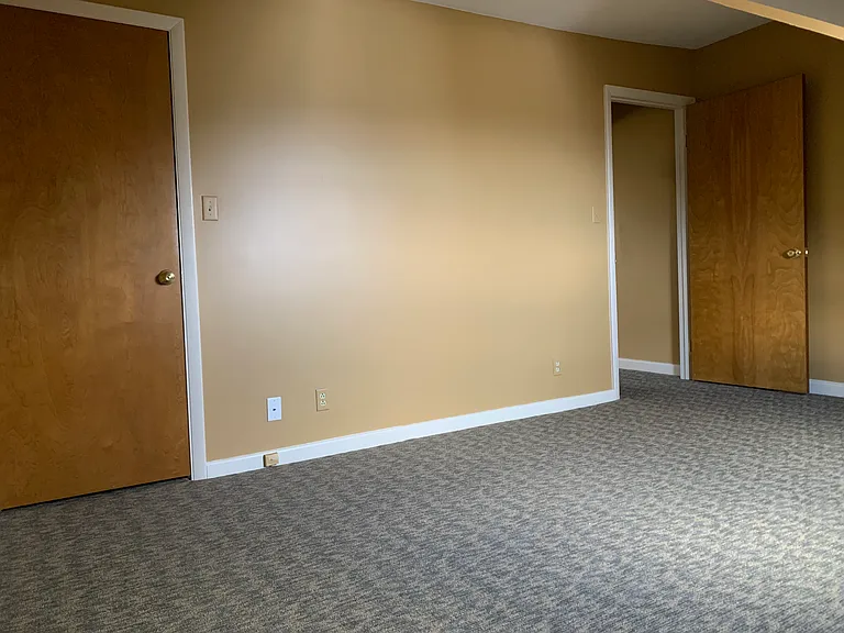 Master bedroom closet & entry