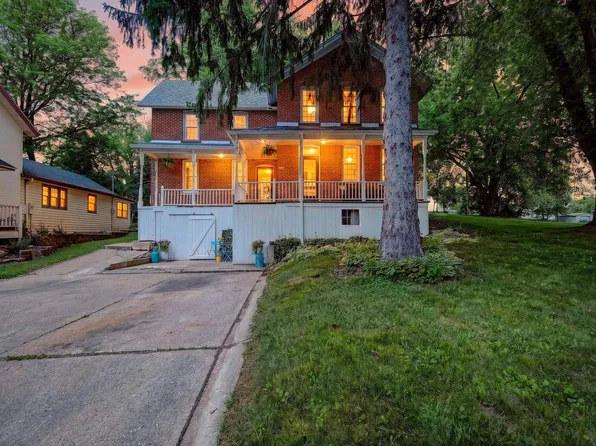 2703 Thinnes St, Cross Plains, WI 53528