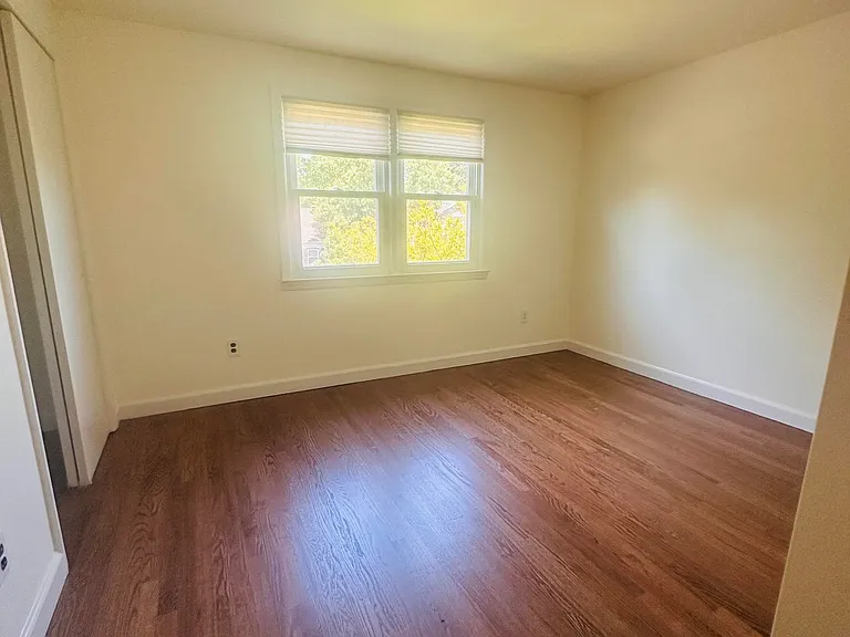 10 Sherman Rd — Photo 3