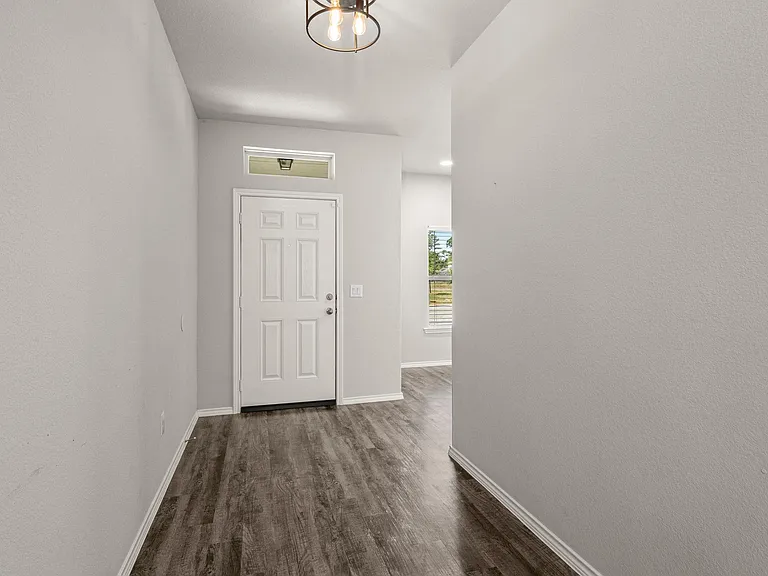 (UNFURNISHED PHOTOS FOR YOUR CONVENIENCE)