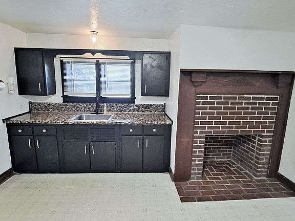 4th image of 104 W King St