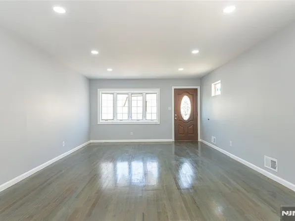 20 Isabella Ave, Bayonne, NJ 07002