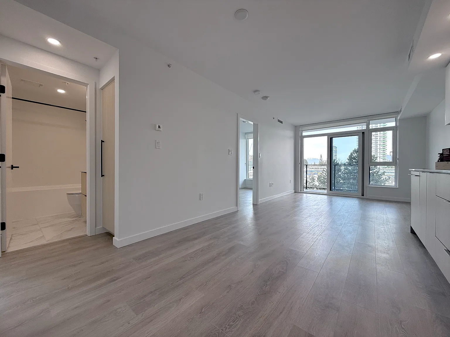2 bed, 780 sqft, $2,300 — Photo 2