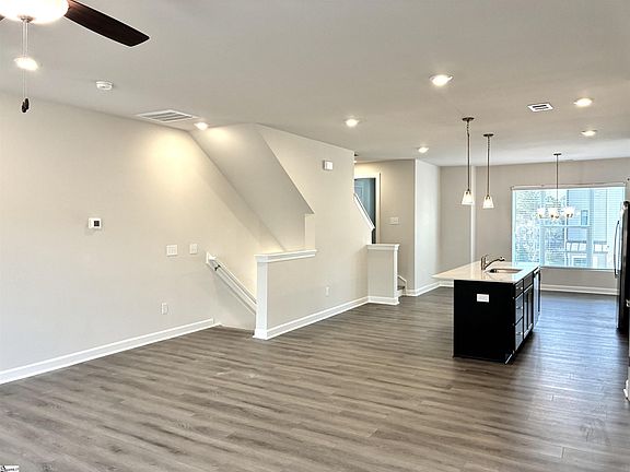 5th image of 6 Pikewood Ln