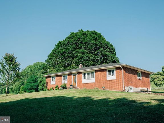 3rd image of 1821 Glenville Rd