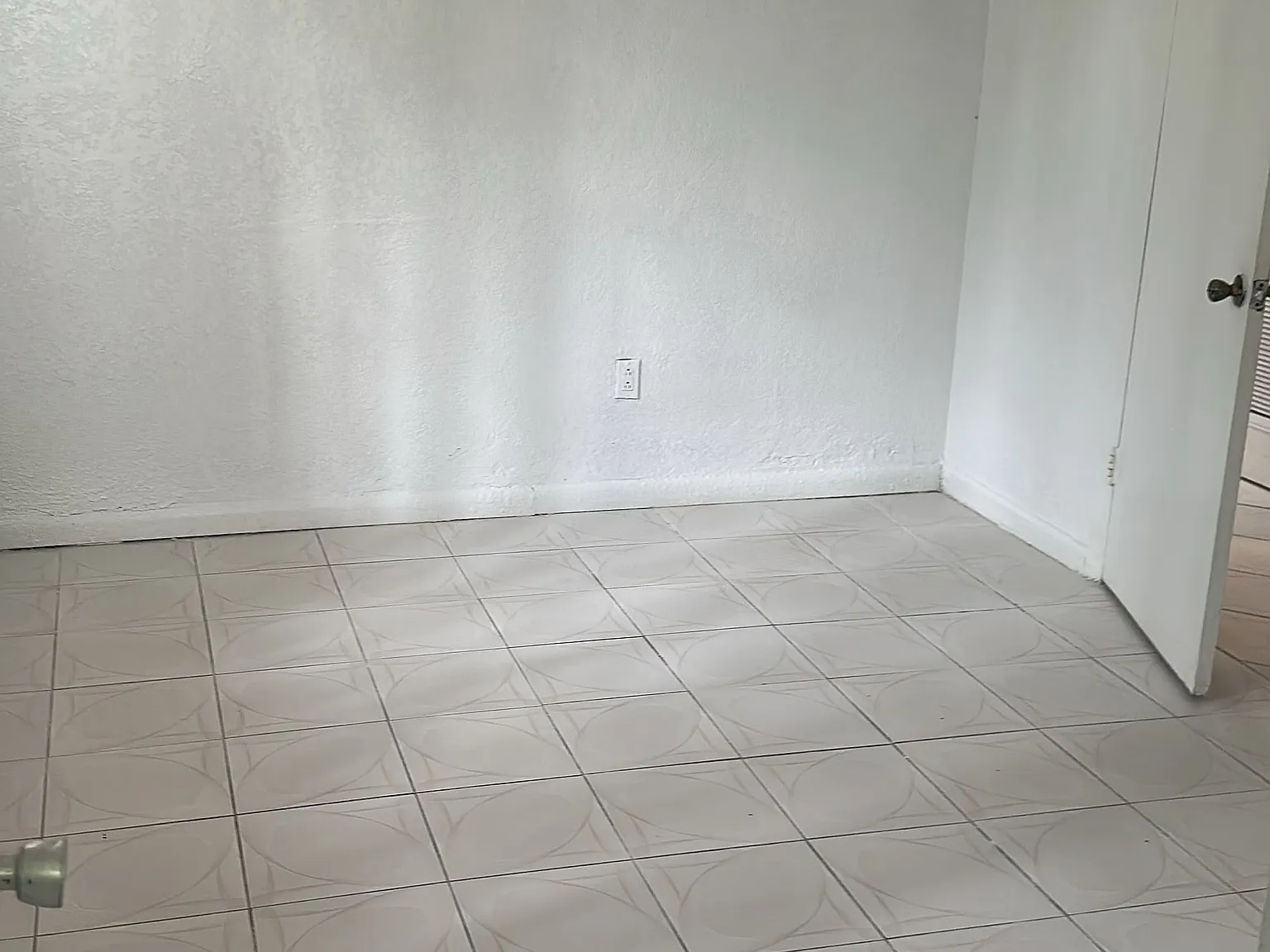 4 bed, 1962 sqft, $3,500 — Photo 3