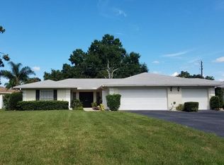 7462 W Country Club Dr N, Sarasota, FL 34243