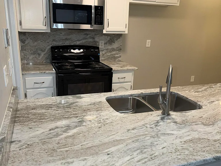4834 Sturbridge Ln — Photo 6